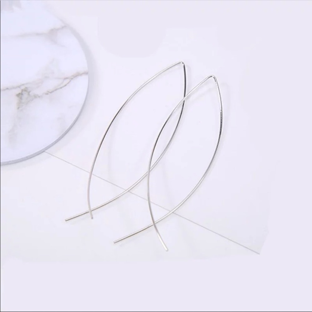 • Leilani • Simple Fish Earrings - Picture 3 of 3
